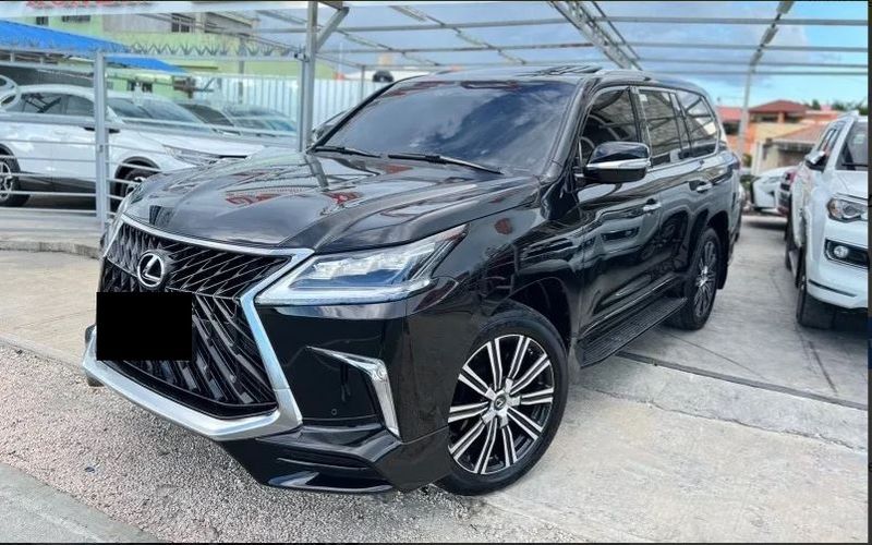 Lexus LX • 2020 • 60,000 km 1