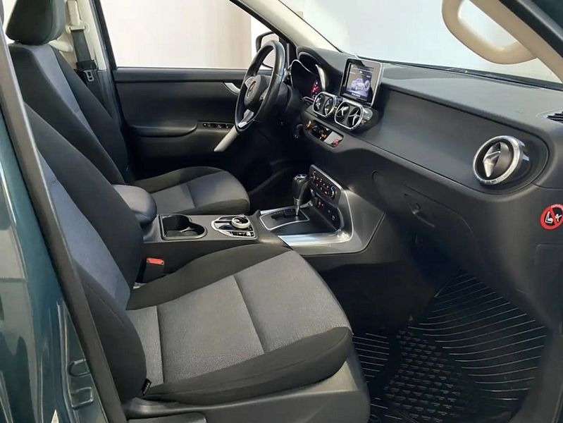 Mercedes-Benz 210 kombi • 2018 • 115,000 km 9