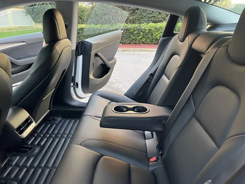 Tesla Model 3 • 2021 • 116,790 km 12