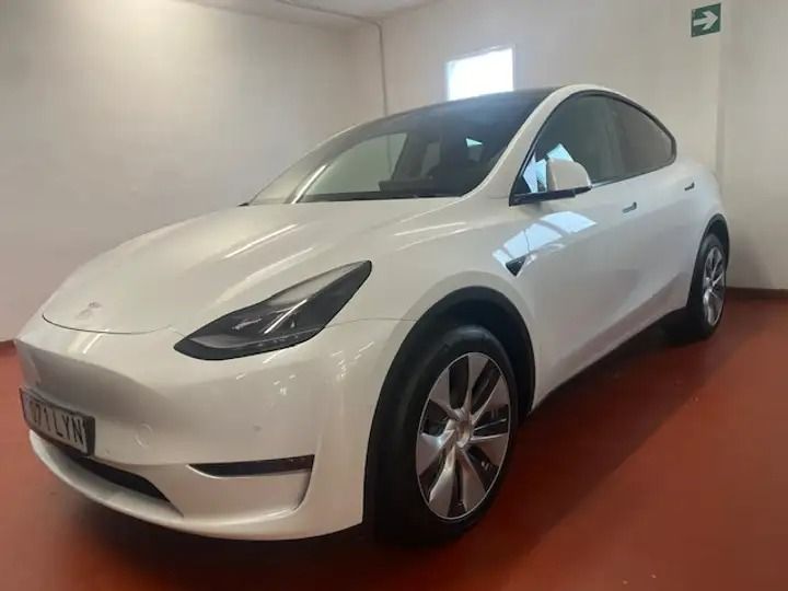 Tesla Model Y • 2022 • 10,700 km 1
