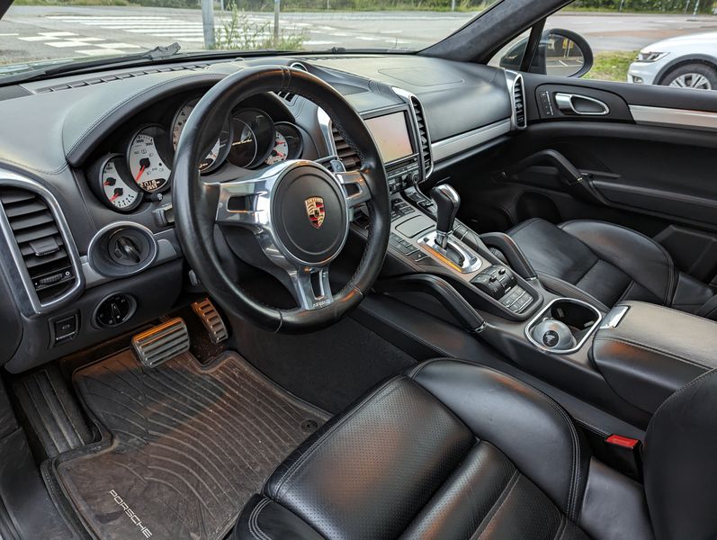 Porsche Cayenne • 2011 • 2,171,190 km 13