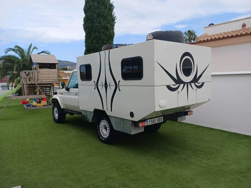 Toyota Land Cruiser • 2001 • 135,000 km 3