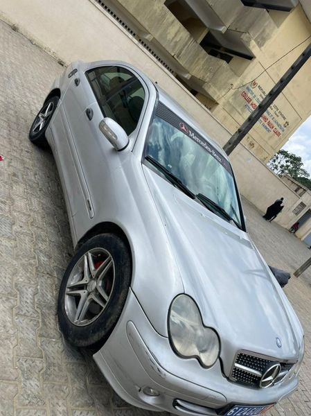 Mercedes-Benz C-Class • 2004 • 130,000 km 10