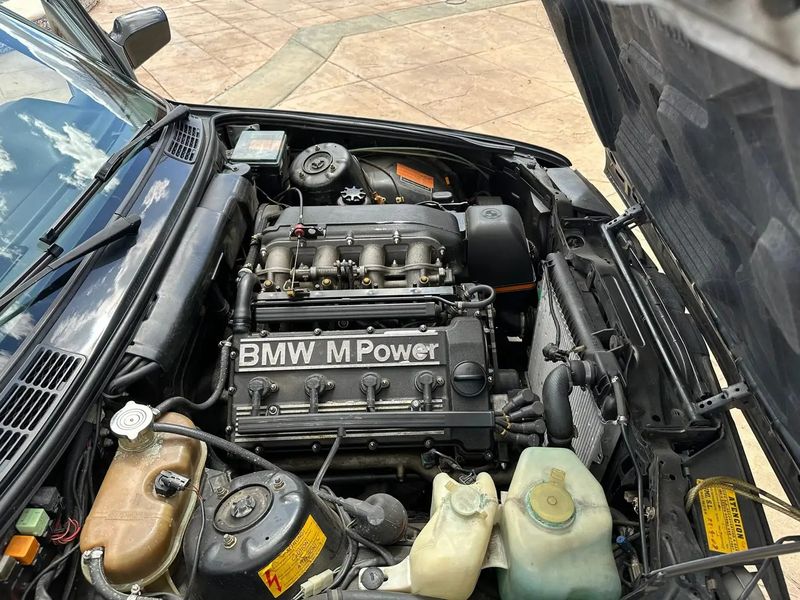BMW M3 • 1986 • 165,500 km 12