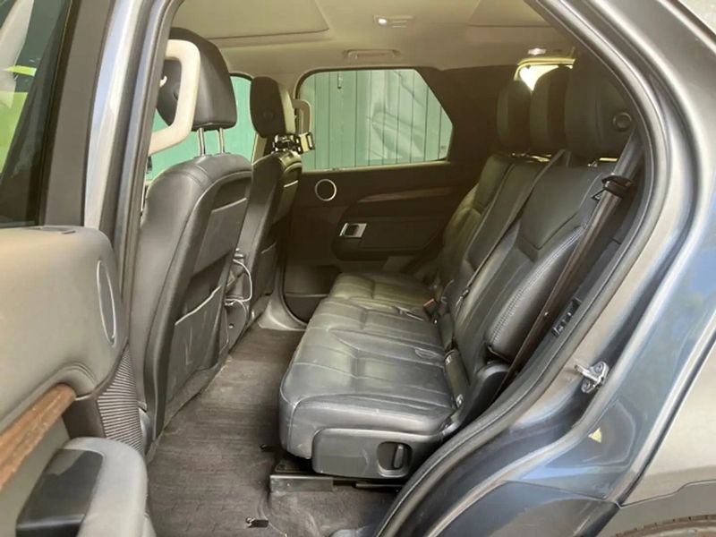 Land Rover Discovery • 2017 • 146,000 km 10