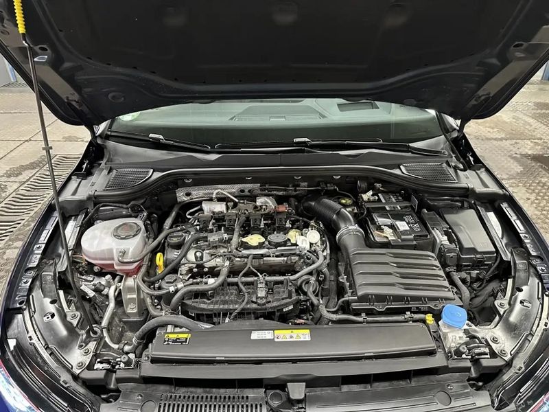 Volkswagen Golf • 2023 • 20,600 km 9