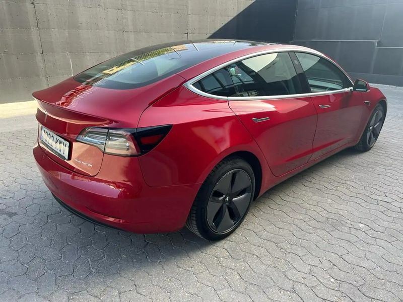 Tesla Model 3 • 2019 • 22,000 km 2