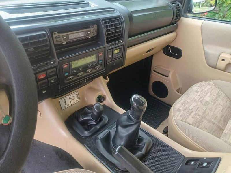 Land Rover Discovery • 2003 • 249,000 km 9