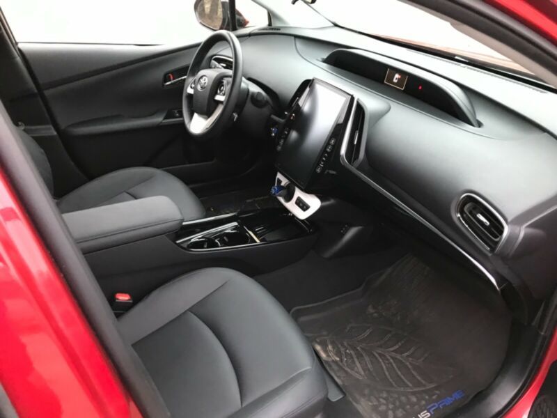 Toyota Prius • 2017 • 112,000 km 6