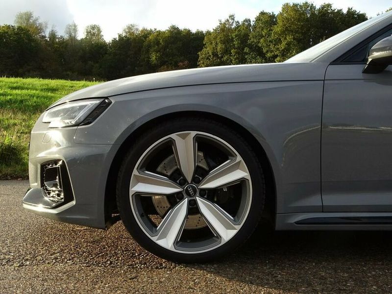 Audi RS 4 • 2018 • 41,000 km 3