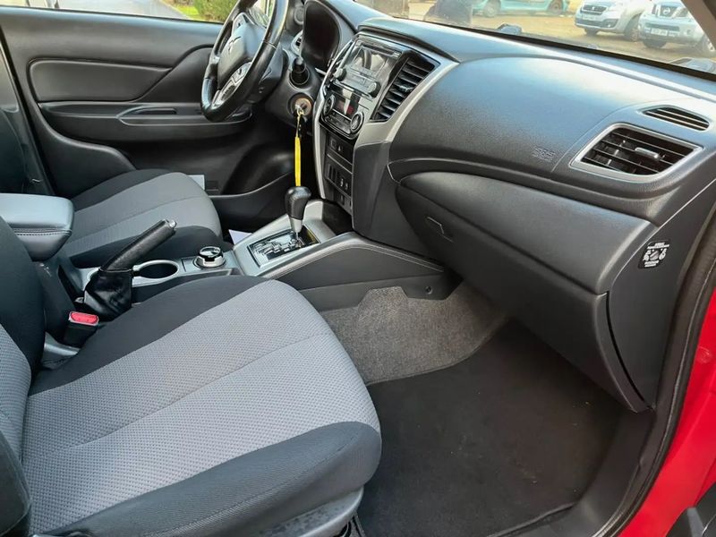 Mitsubishi L200 Pick up • 2020 • 150,711 km 4