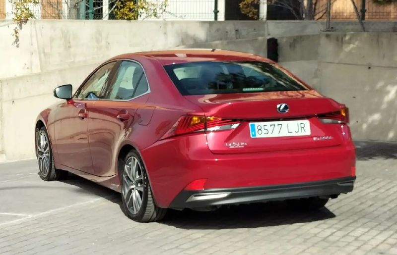 Lexus IS • 2020 • 89,000 km 10