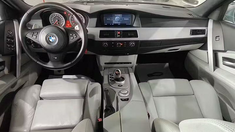 BMW M5 • 2005 • 128,313 km 3