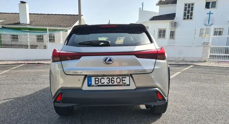 Lexus UX • 2021 • 40,242 km 2