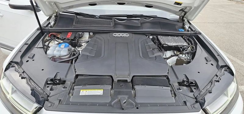 Audi Q7 • 2016 • 64,900 km 2