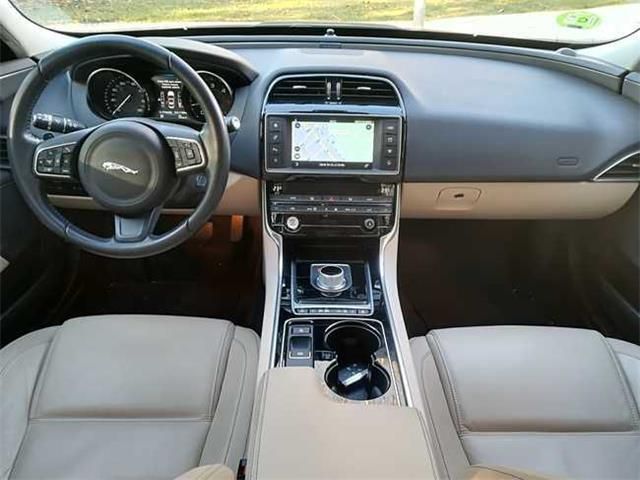 Jaguar XE • 2016 • 129,500 km 6