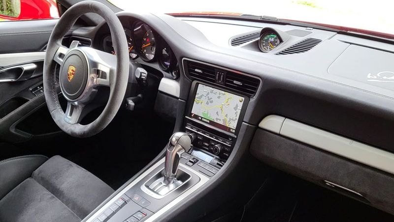 Porsche 911 Turbo • 2015 • 80,000 km 5