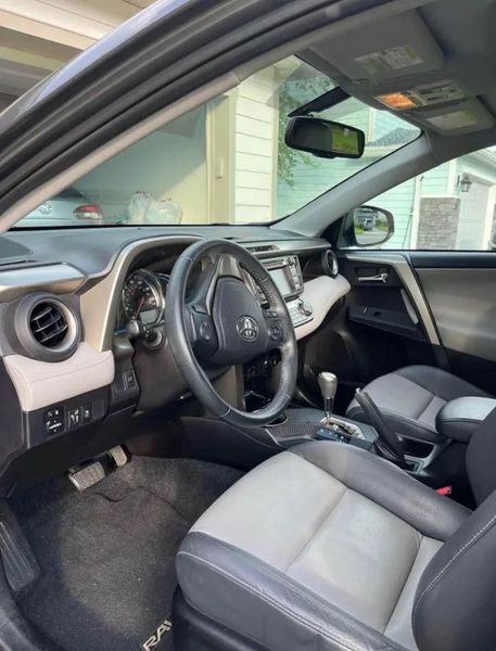 Toyota RAV4 • 2014 • 154,000 km 4