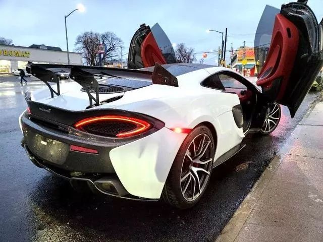 McLaren 570GT • 2017 • 33,696 km 9