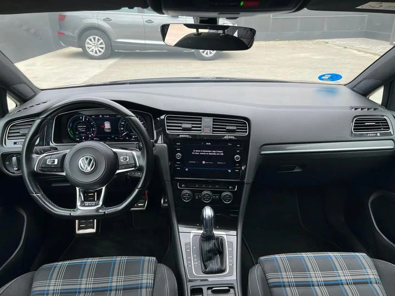Volkswagen Golf • 2017 • 80,000 km 5