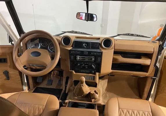 Land Rover Defender • 2007 • 110,000 km 13