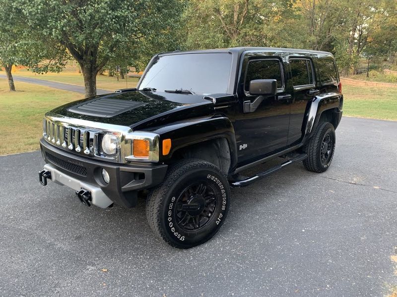 Hummer H3 • 2008 • 117,176 km 1