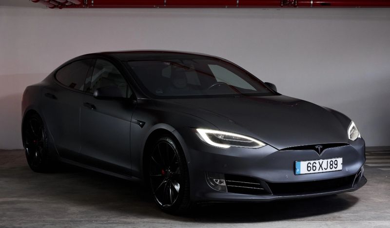 Tesla Model S • 2019 • 74,000 km 1