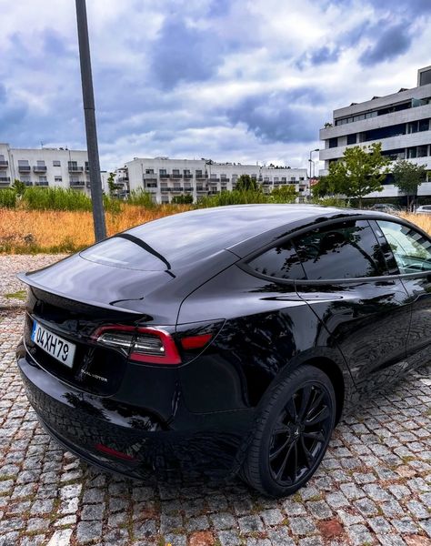 Tesla Model 3 • 2019 • 105,432 km 5