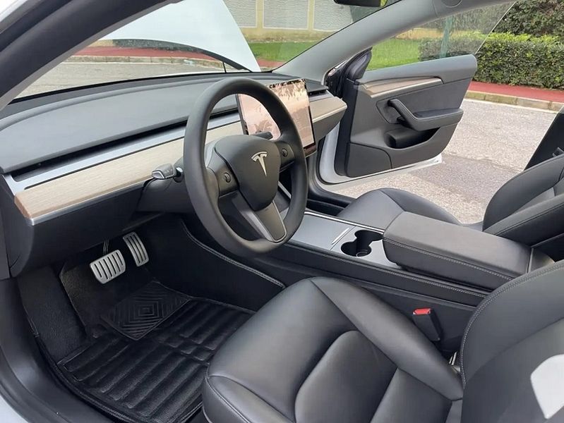 Tesla Model 3 • 2021 • 116,790 km 7