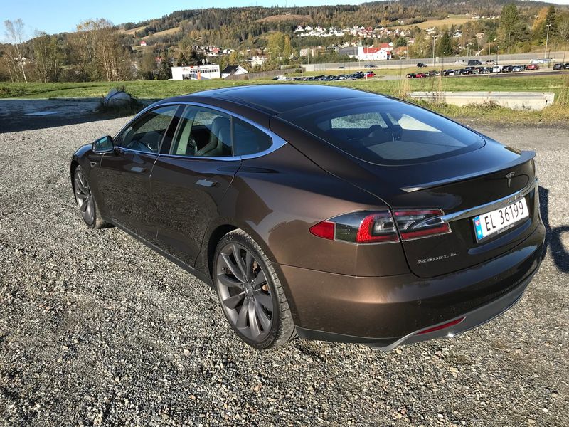 Tesla Model S • 2014 • 107,500 km 4