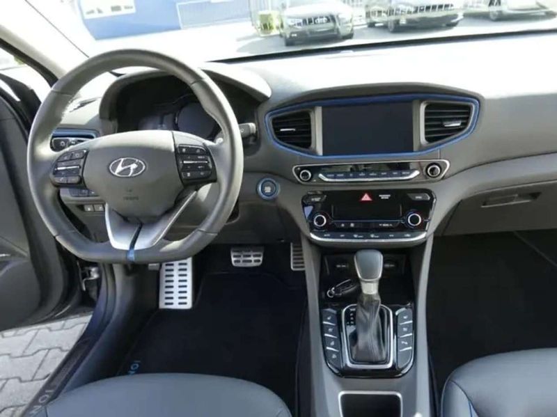Hyundai Ioniq Electric • 2018 • 79,900 km 10
