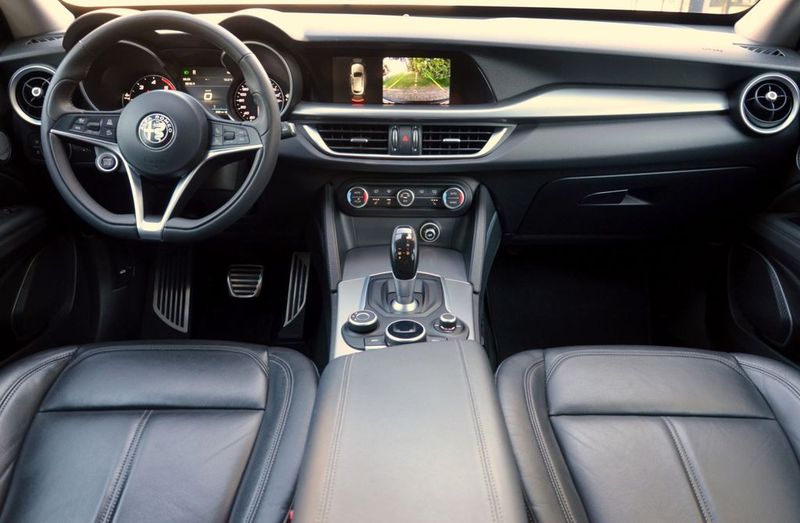 Alfa Romeo Stelvio • 2017 • 168,500 km 5