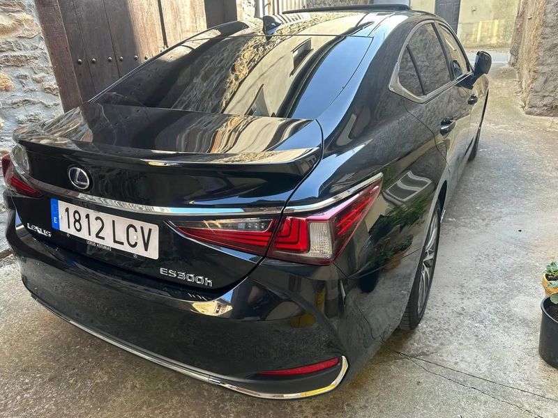 Lexus ES • 2019 • 39,000 km 5