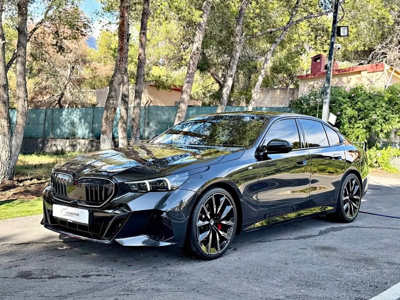 BMW 5 Series • 2023 • 32,500 km 3