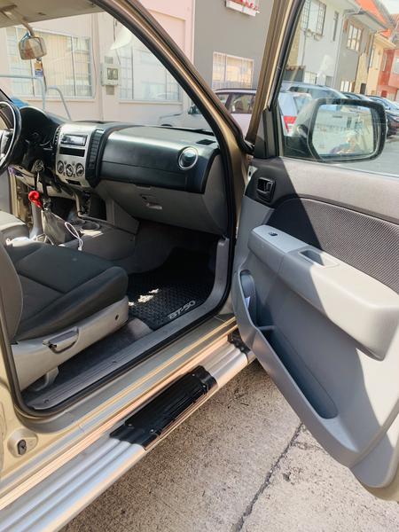 Mazda BT • 2012 • 169,000 km 4