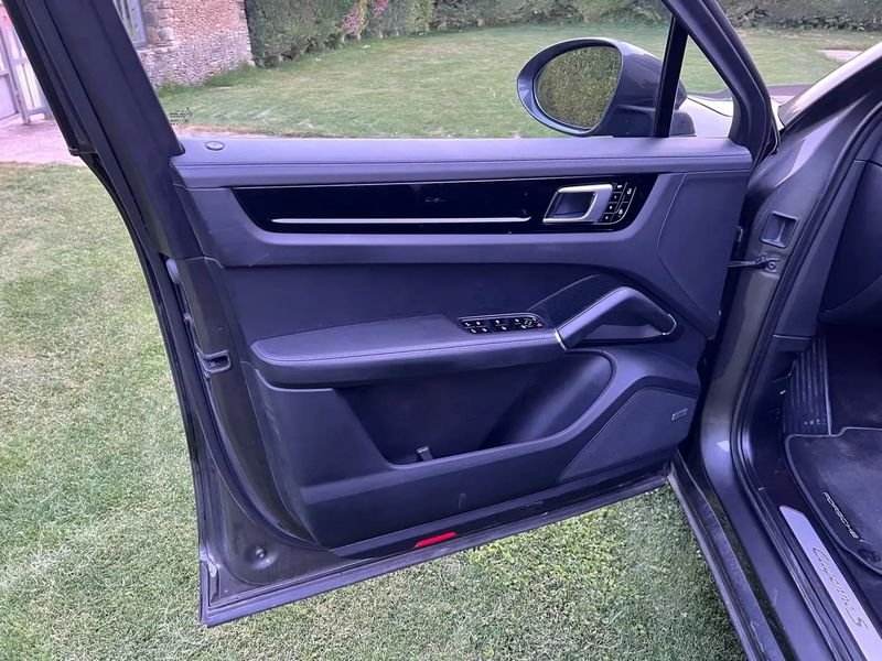 Porsche Cayenne • 2019 • 97,000 km 4