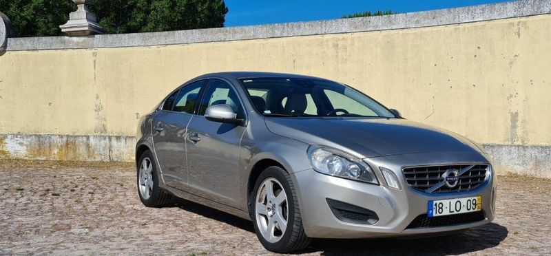 Volvo S60 • 2011 • 145,000 km 2