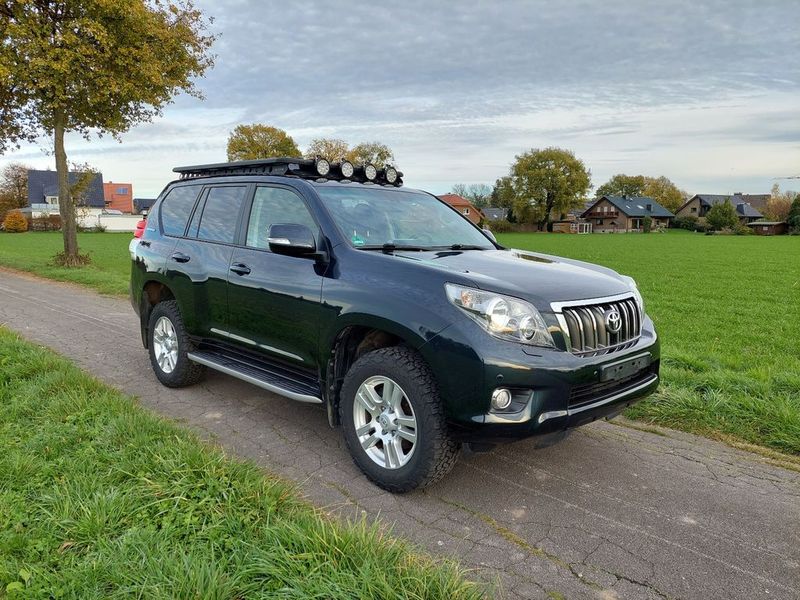 Toyota Land Cruiser • 2012 • 127,000 km 1