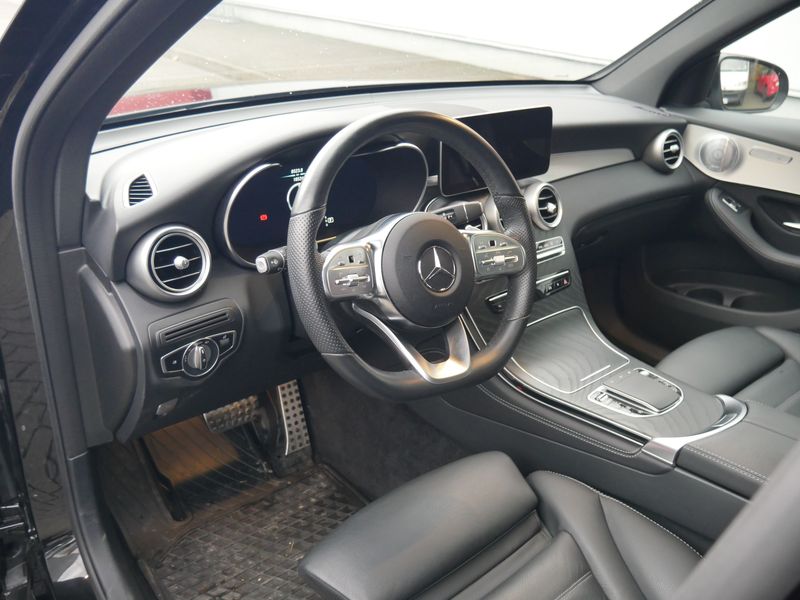 Mercedes-Benz GLC-Class • 2020 • 18,000 km 11