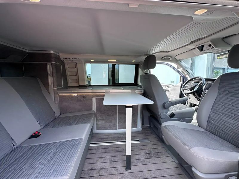 Volkswagen T5 Caravelle • 2022 • 20,800 km 20
