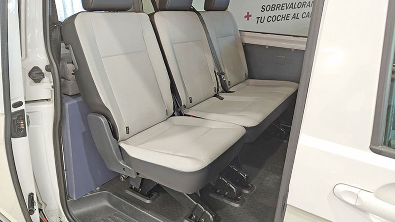 Volkswagen T5 Transporter Shuttle • 2016 • 221,190 km 4