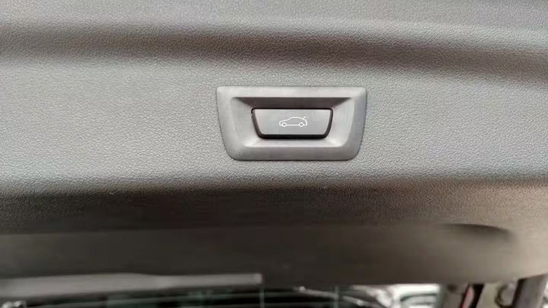 BMW X1 • 2024 • 8,689 km 9