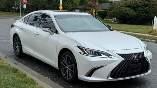 Lexus ES 350 • 2023 • 18,000 km 2
