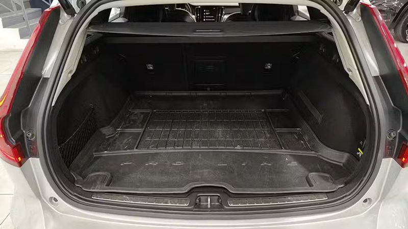 Volvo V60 • 2018 • 81,513 km 2