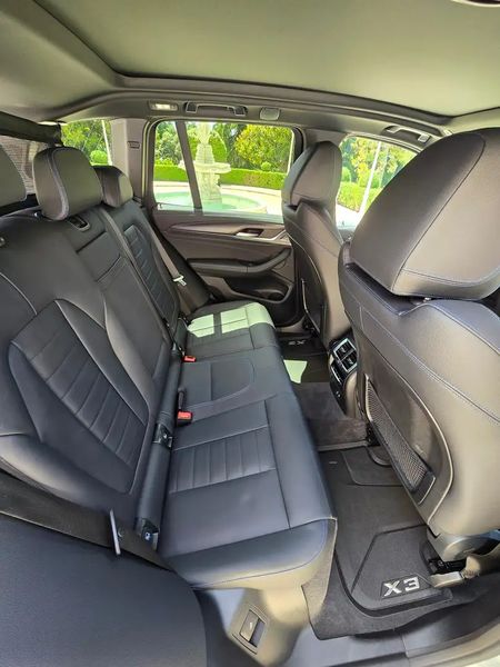 BMW X3 • 2023 • 2,433 km 9