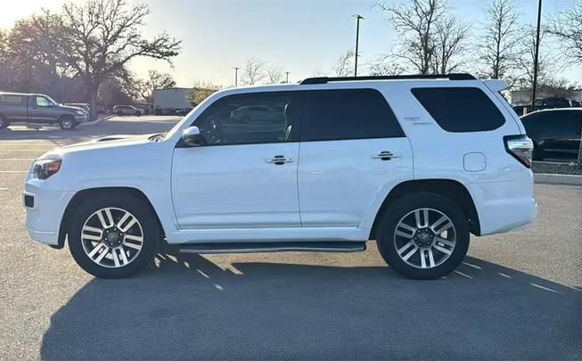 Toyota 4-Runner • 2022 • 33,000 km 3