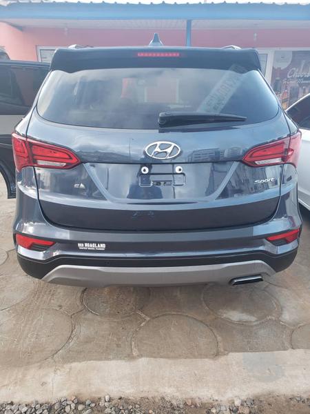 Hyundai Santa Fe • 2017 • 24,000 km 3