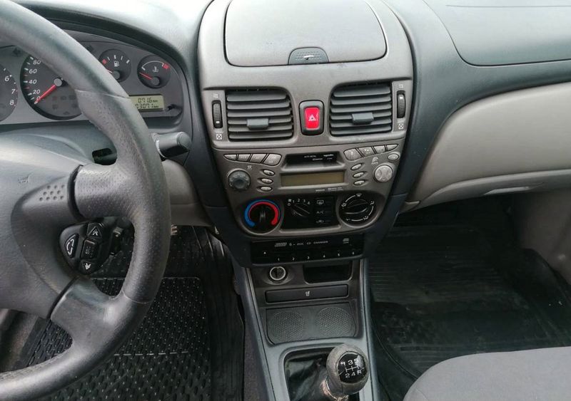 Nissan Almera • 2005 • 203,000 km 3