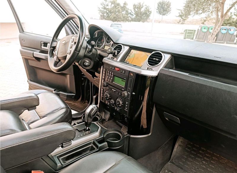 Land Rover Discovery • 2008 • 200,000 km 2