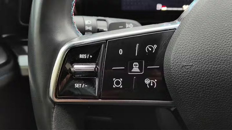 Renault Espace • 2023 • 26,578 km 11